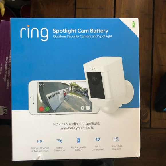 Ring spot light camera with battery brand new - Picture 2 of 5